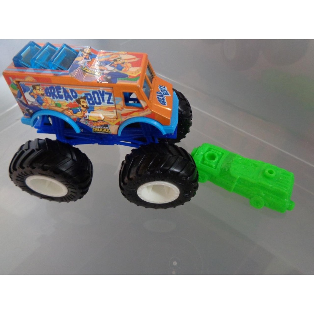 Hot Wheels Monster Truck Loose 1:64 Diecast Bread Boyz with Crash Car